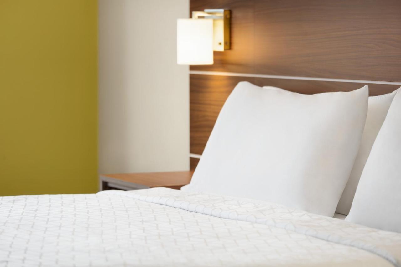 Holiday Inn Express & Suites Philadelphia - Mt Laurel By Ihg Mount Laurel Exterior foto