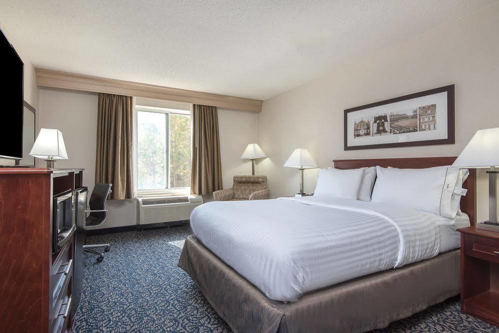 Holiday Inn Express & Suites Philadelphia - Mt Laurel By Ihg Mount Laurel Exterior foto
